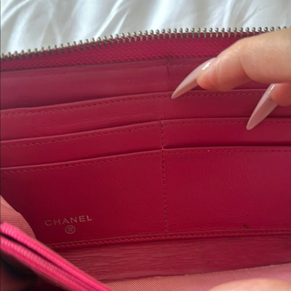 AUTHENTIC CHANEL WALLET - Picture 4 of 7